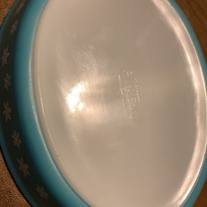 Vintage 1 1/2 QT Blue Snow Flake Pyrex Divided Dish